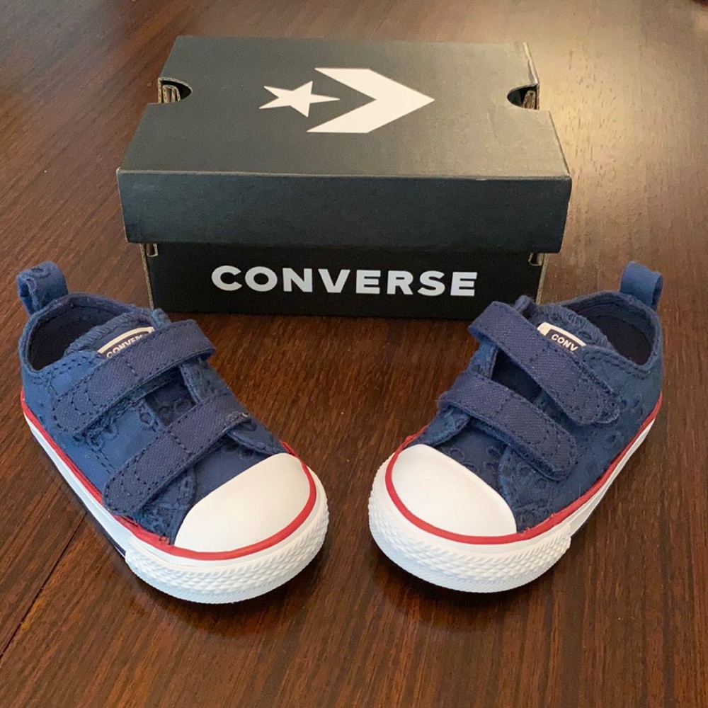 Infant Converse with flower embroidery